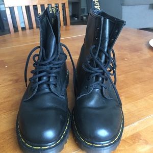 Dr Marten’s 1460 Black Boot Womens Sz 10, Men’s 9